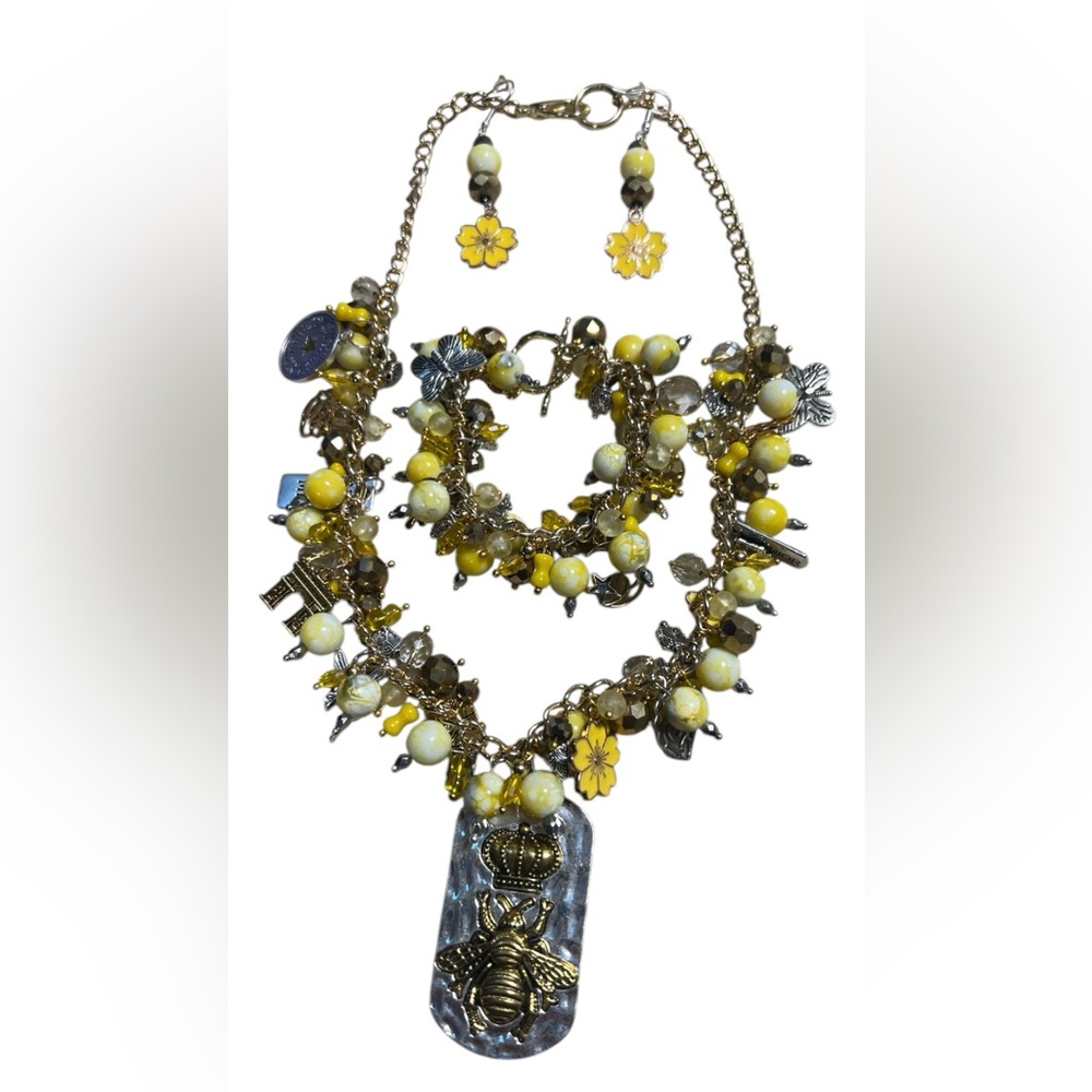 Queen Honey Bee Necklace Set